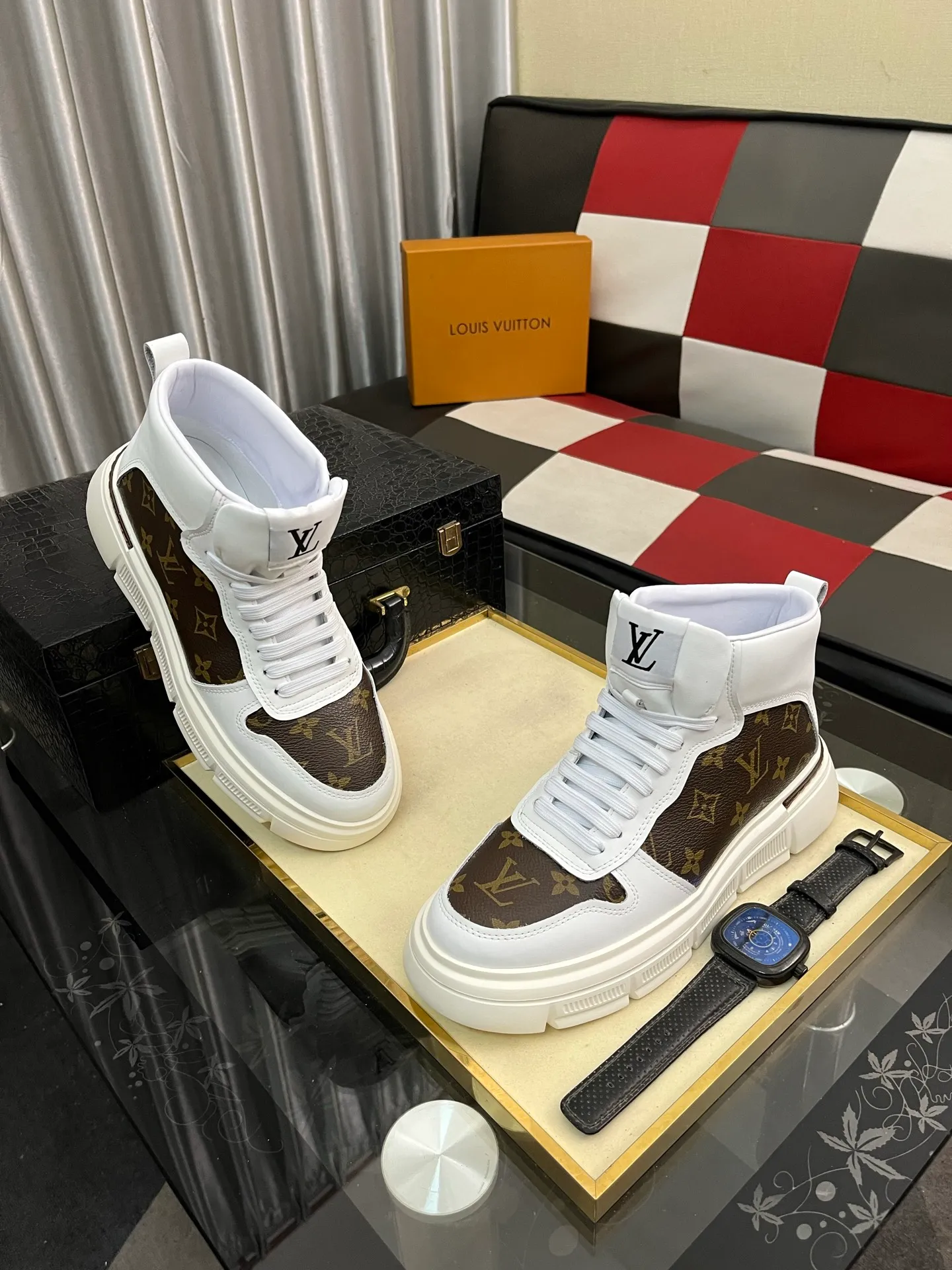 Men's shoes 💰420⌚️⌚️《Louis vuitton/LV Louis Vuitton》original quality.~ Unique modern style sneakers. 🏃A must-have casual shoe for trendy men😍😍 Original brand imported from Italy, imported original leather, cow lining (refuses to discolor and grind feet) Sole: Original sole specially provided by the original factory, French lazy style design Size: 38-442️⃣Colors available